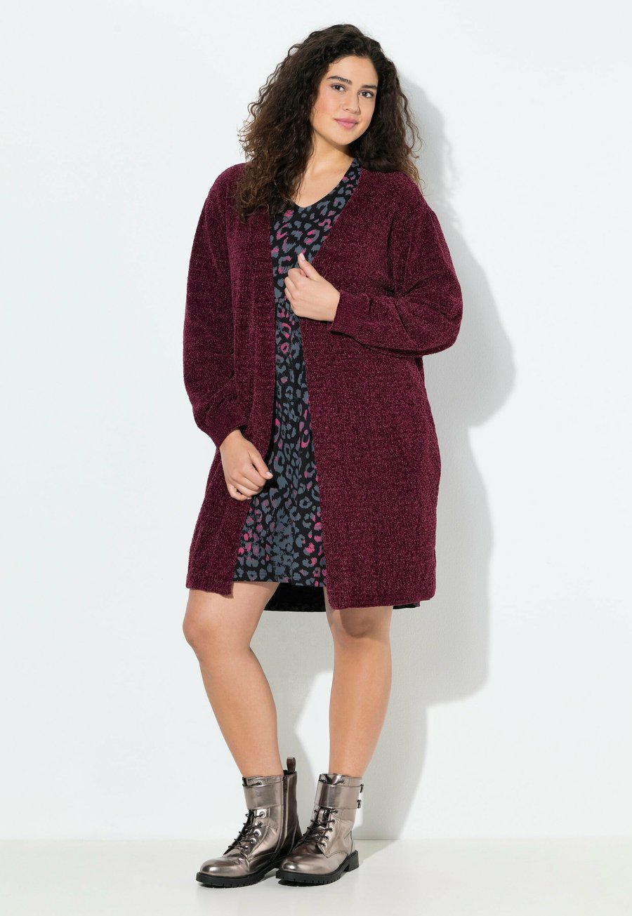 Кардиган Ulla Popken Cardigan, Dark Claret/Berry
Кардиган Ulla Popken Cardigan, Dark Claret/Berry