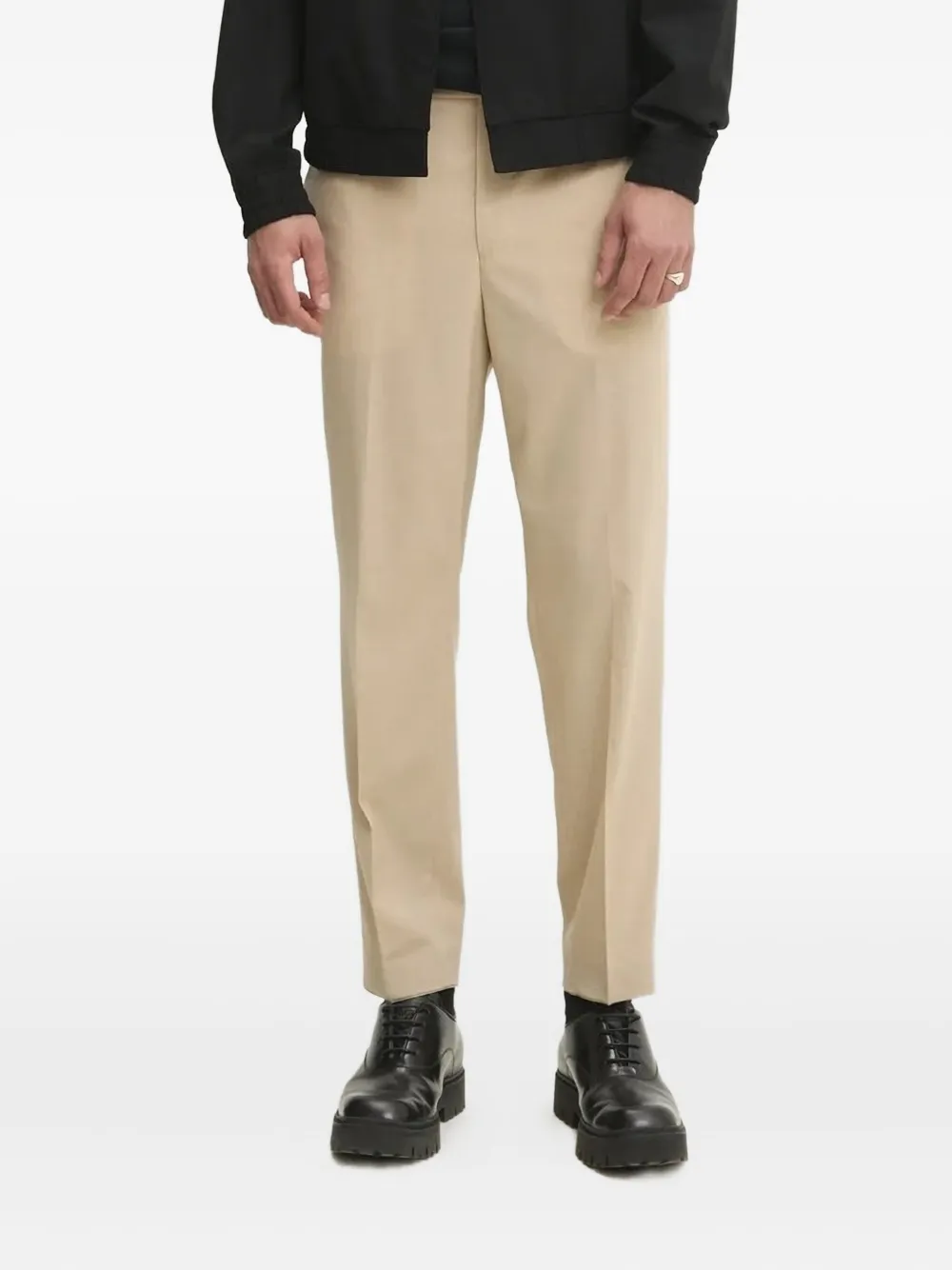 Брюки с резинкой на поясе HUGO, нейтральный
Брюки с резинкой на поясе HUGO, нейтральный