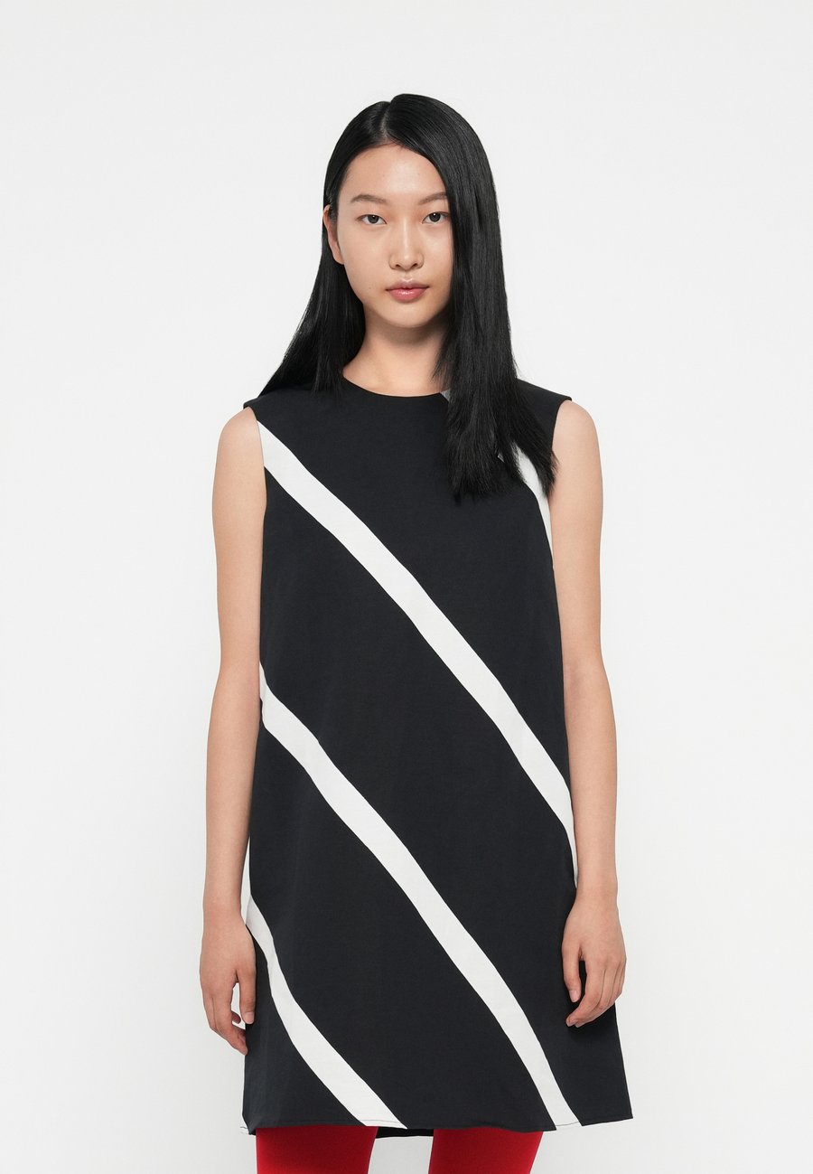 Платье Marimekko SOPIVA BASSO, Black/Off-White/Black
Платье Marimekko SOPIVA BASSO, Black/Off-White/Black