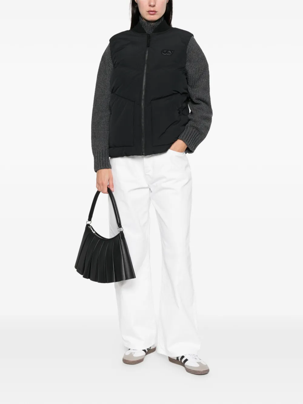 Жилет Obion V1.Y9.02 на молнии Alphatauri, черный
Жилет Obion V1.Y9.02 на молнии Alphatauri, черный