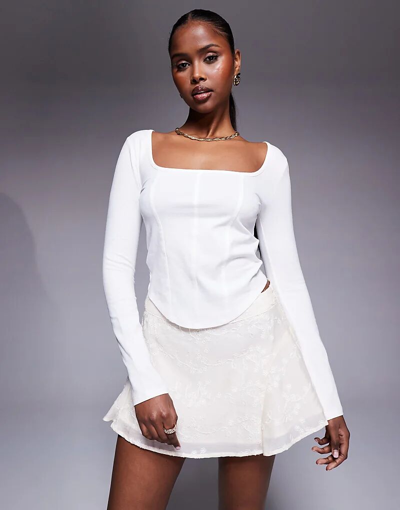 Струящаяся мини-юбка с цветочной вышивкой кремового цвета Princess Polly
Струящаяся мини-юбка с цветочной вышивкой кремового цвета Princess Polly