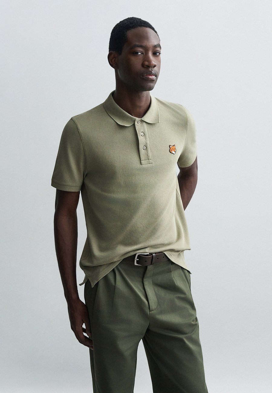 Поло Maison Kitsuné FOX HEAD REGULAR , Laurel Green/Light Green
Поло Maison Kitsuné FOX HEAD REGULAR , Laurel Green/Light Green