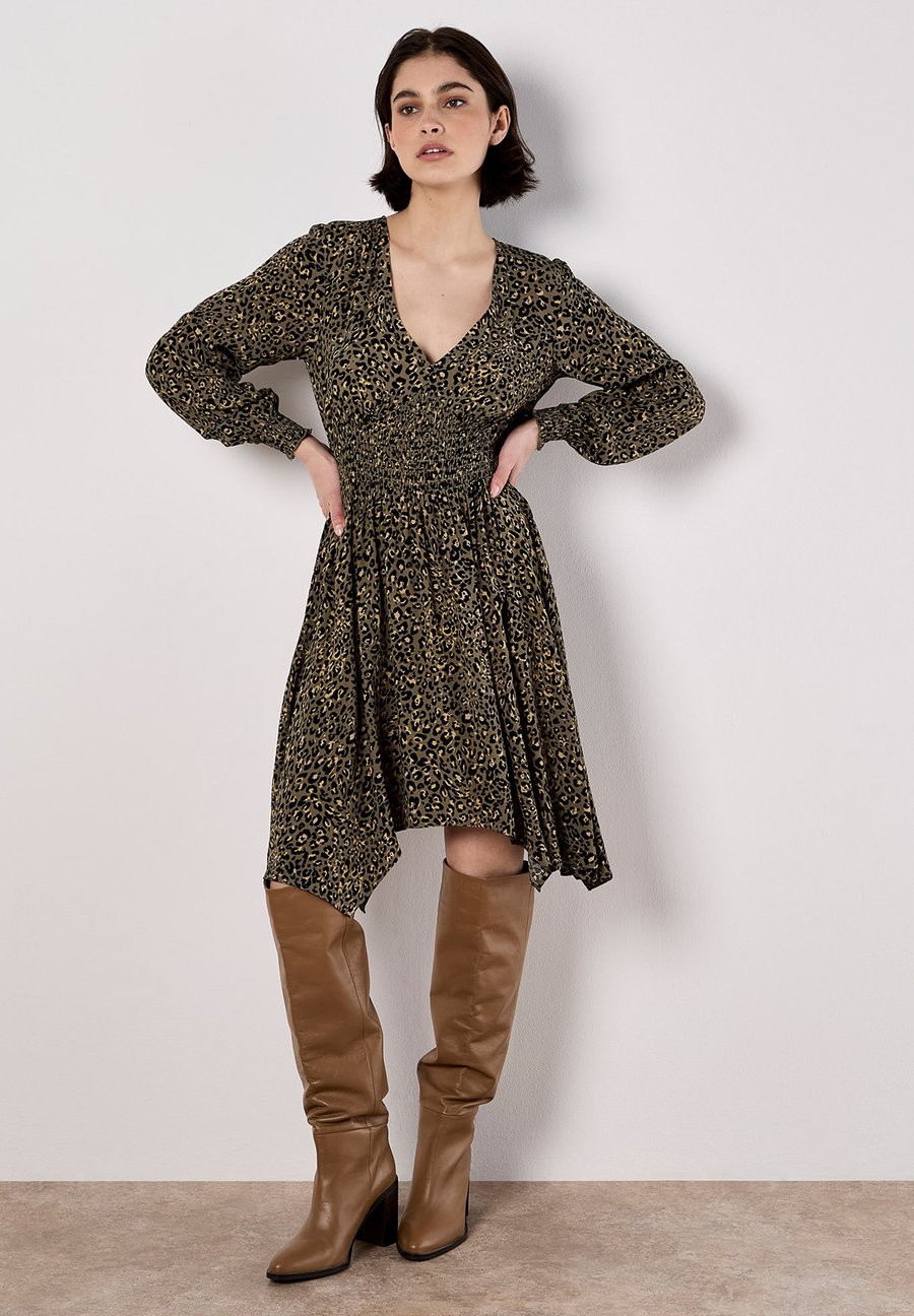Платье Apricot LEOPARD HANKY HEM, Khaki
Платье Apricot LEOPARD HANKY HEM, Khaki