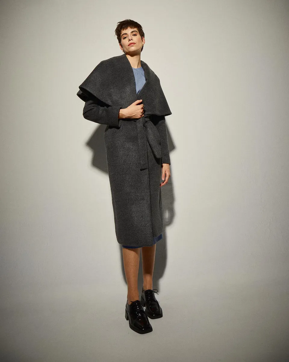 Женское миди-пальто из шерсти с накидкой Dolores Promesas, серый
Женское миди-пальто из шерсти с накидкой Dolores Promesas, серый