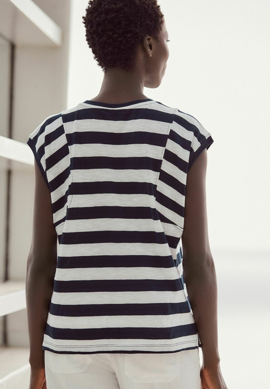 Футболка с принтом CREW NECK Next, белый
Футболка с принтом CREW NECK Next, белый