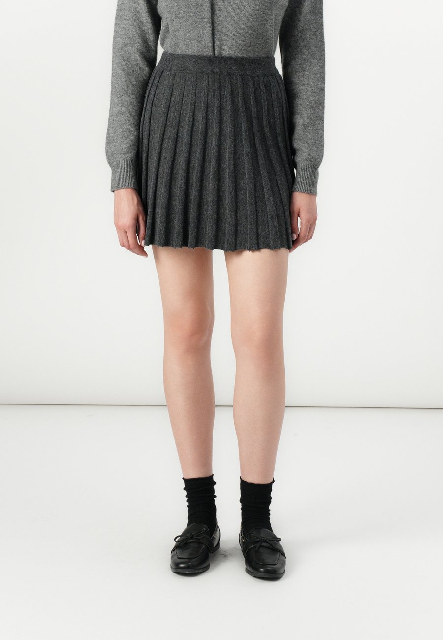 Юбка Vero Moda VMMARINA SKATER, Dark Grey/Mottled Dark Grey
Юбка Vero Moda VMMARINA SKATER, Dark Grey/Mottled Dark Grey