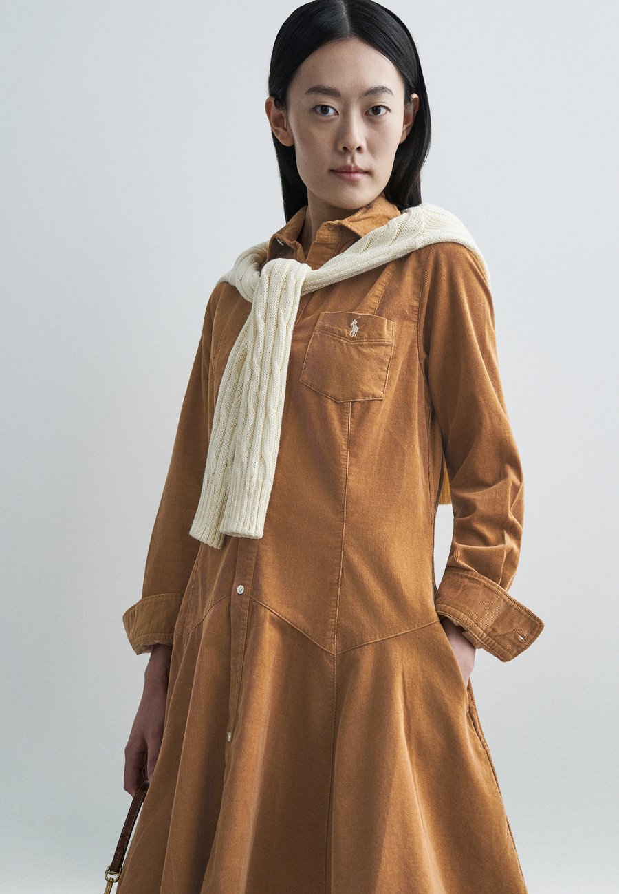 Платье Polo Ralph Lauren SHIRT DRESS, Tan/Light Brown
Платье Polo Ralph Lauren SHIRT DRESS, Tan/Light Brown