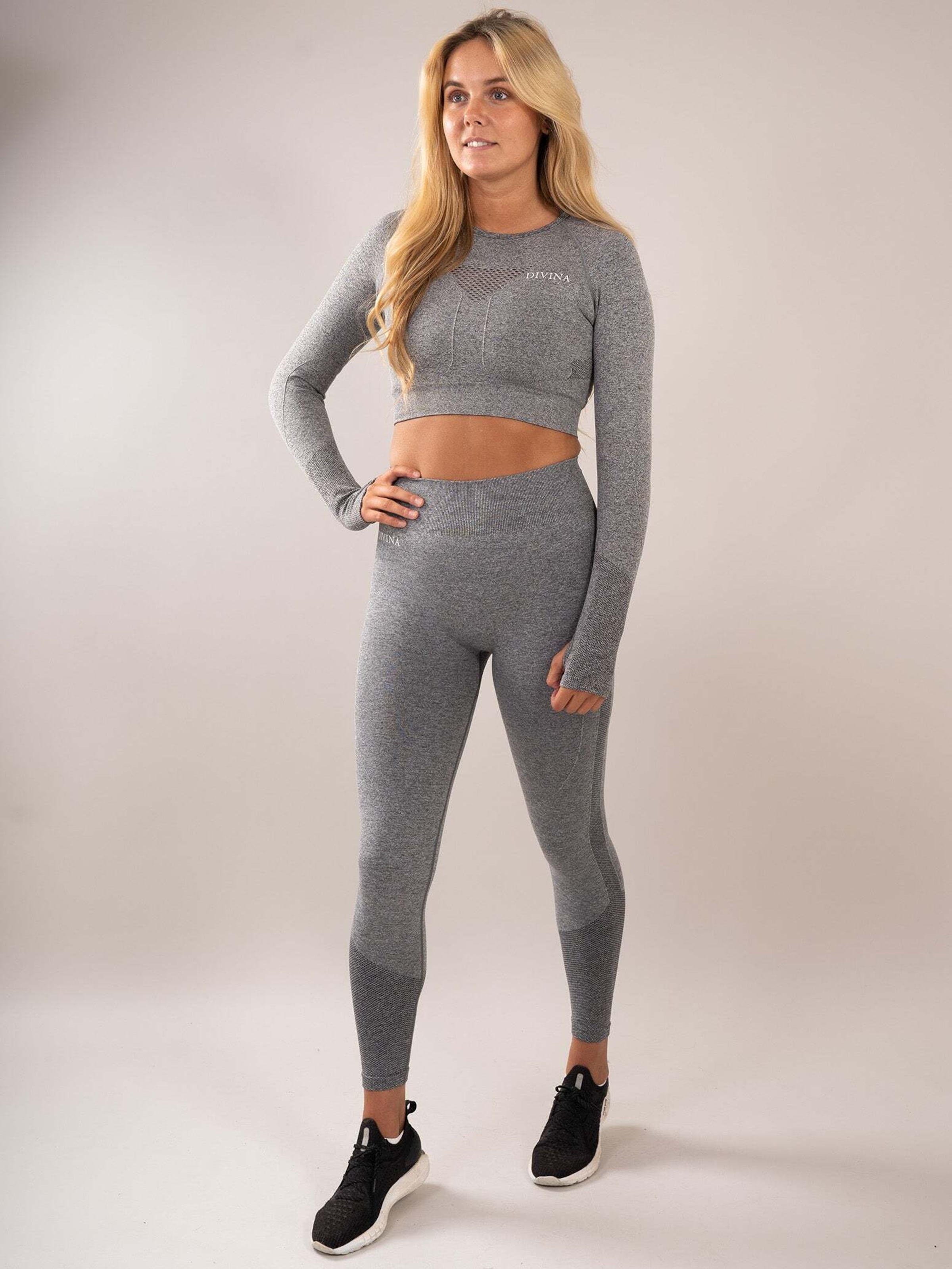 Divina Футболка Performance в сером цвете
Divina Футболка Performance в сером цвете