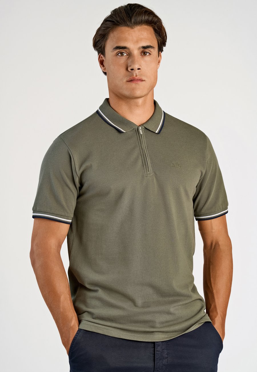 Поло Lindbergh W. ZIP , Air Force Green/Olive, Зеленый, Поло Lindbergh W. ZIP , Air Force Green/Olive
Поло Lindbergh W. ZIP , Air Force Green/Olive, Зеленый, Поло Lindbergh W. ZIP , Air Force Green/Olive