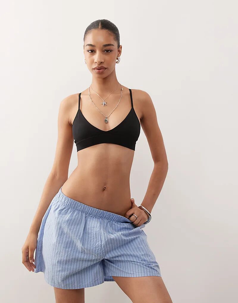 Мягкий бесшовный треугольный бюстгальтер Weekday черного цвета
Мягкий бесшовный треугольный бюстгальтер Weekday черного цвета