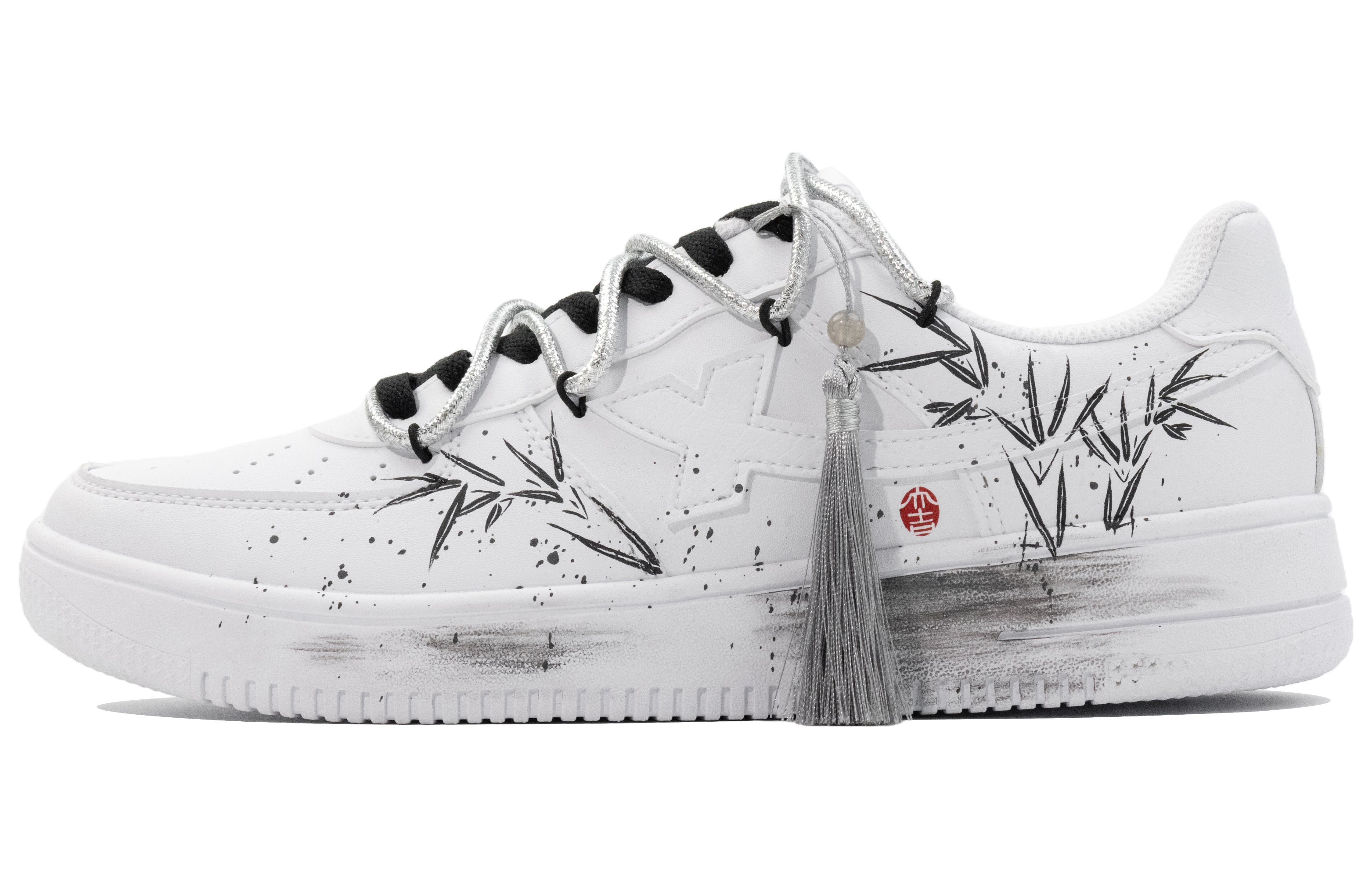 XTEP Кроссовки Air Force One с низким верхом для скейтборда, противоскользящие, износостойкие, мужские, белые, черные
XTEP Кроссовки Air Force One с низким верхом для скейтборда, противоскользящие, износостойкие, мужские, белые, черные