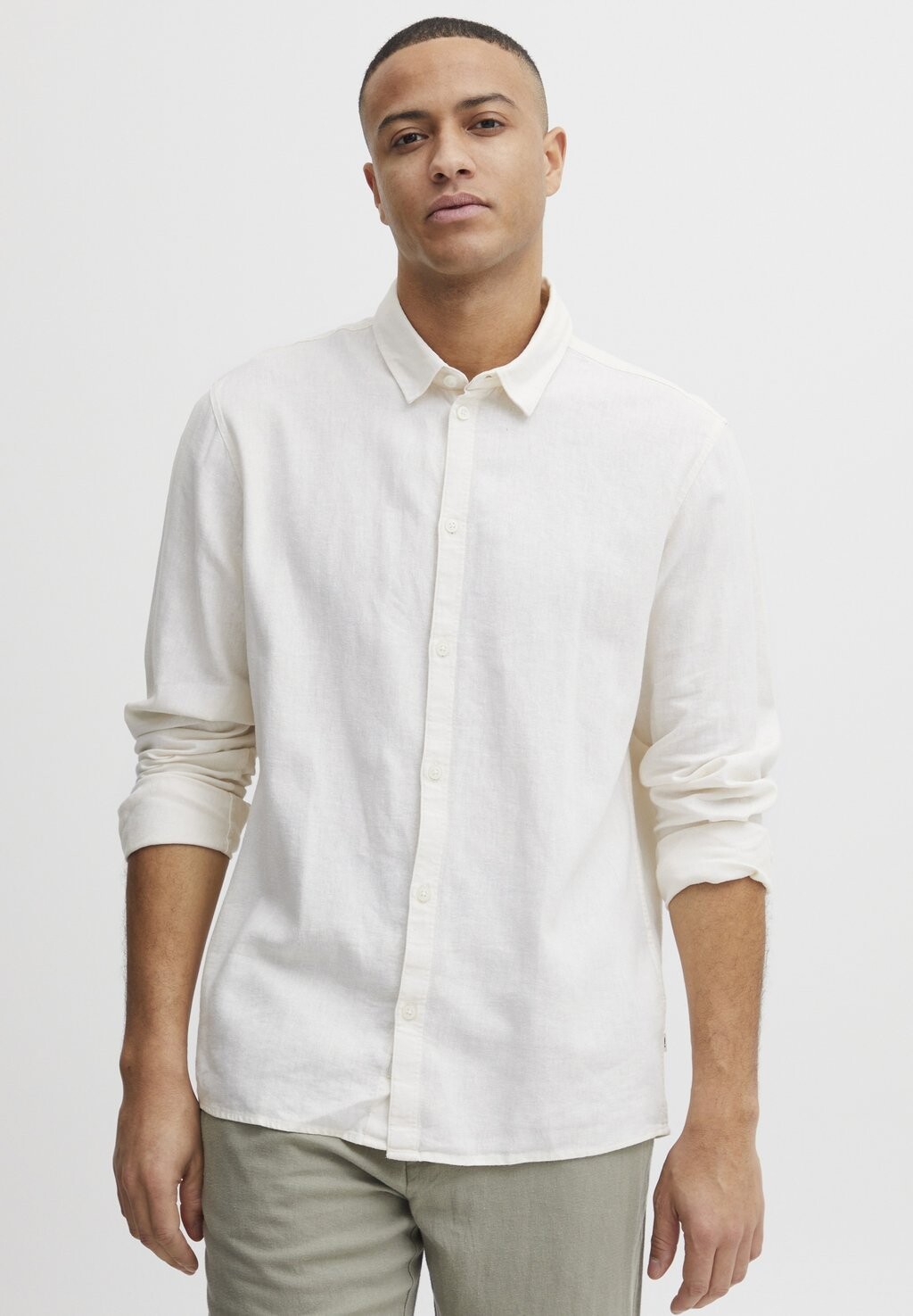 Рубашка Enea Allan Solid, цвет off white
Рубашка Enea Allan Solid, цвет off white