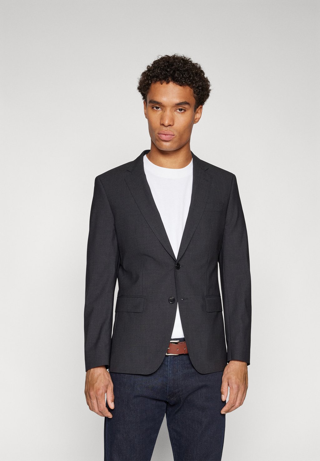 Пиджак-блейзер HUGE BOSS, темно-серый
Пиджак-блейзер HUGE BOSS, темно-серый