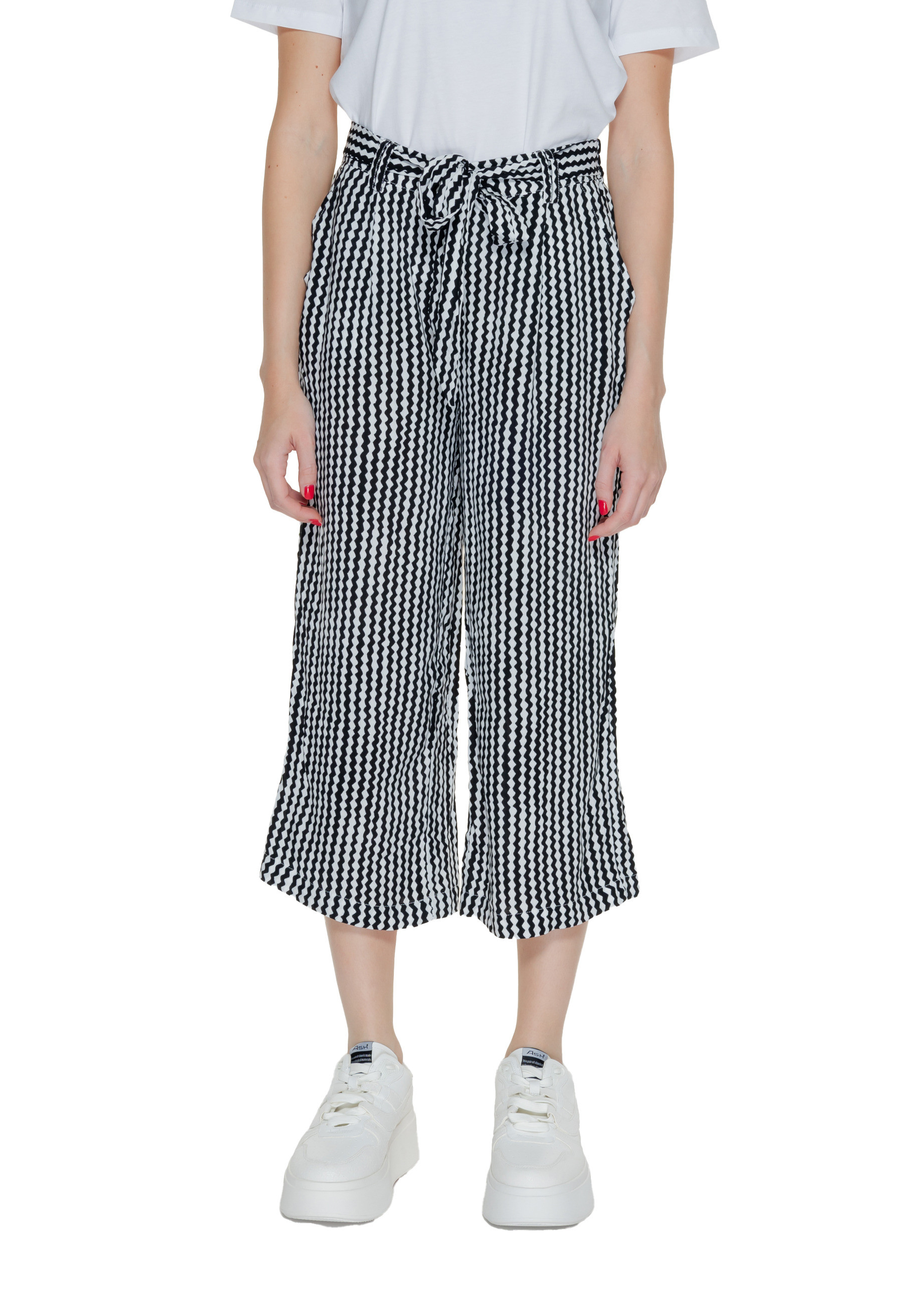 Брюки женские ONLY кюлоты с принтом, черно-белый
Брюки женские ONLY кюлоты с принтом, черно-белый