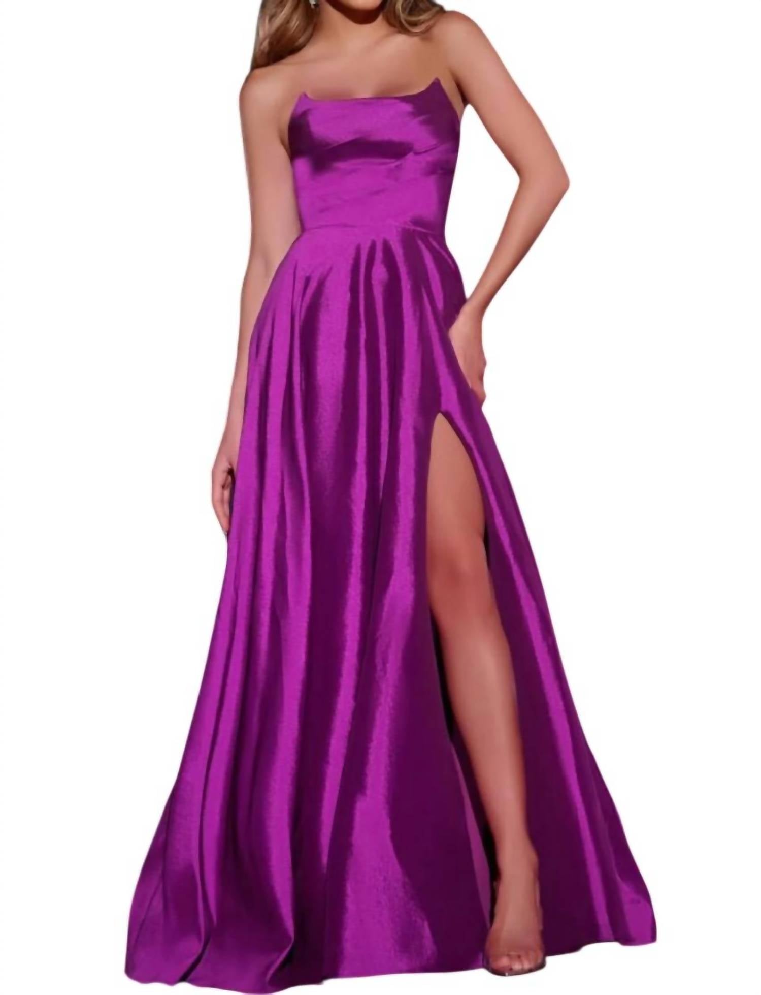 Платье Ardella в фиолетовом JOVANI
Платье Ardella в фиолетовом JOVANI