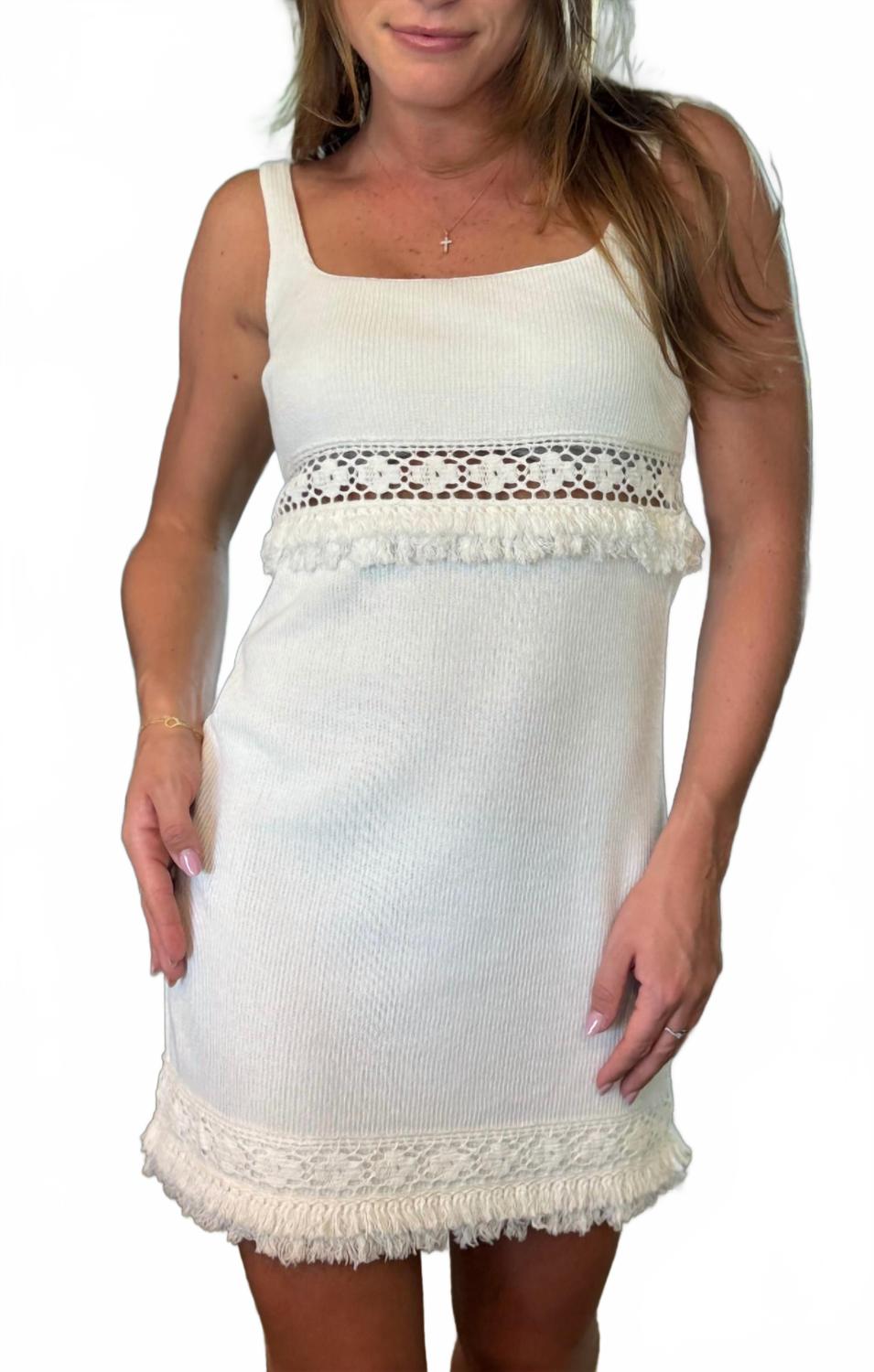 Классическое мини-платье с рубчиками в цвете слоновая кость Mint
Классическое мини-платье с рубчиками в цвете слоновая кость Mint