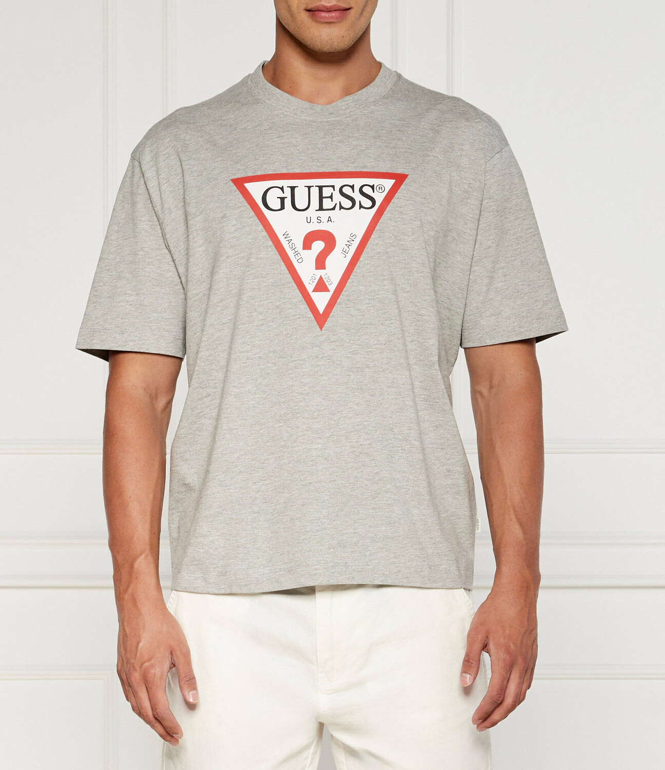 Футболка Guess Jeans Oversize fit, серый 
Футболка Guess Jeans Oversize fit, серый