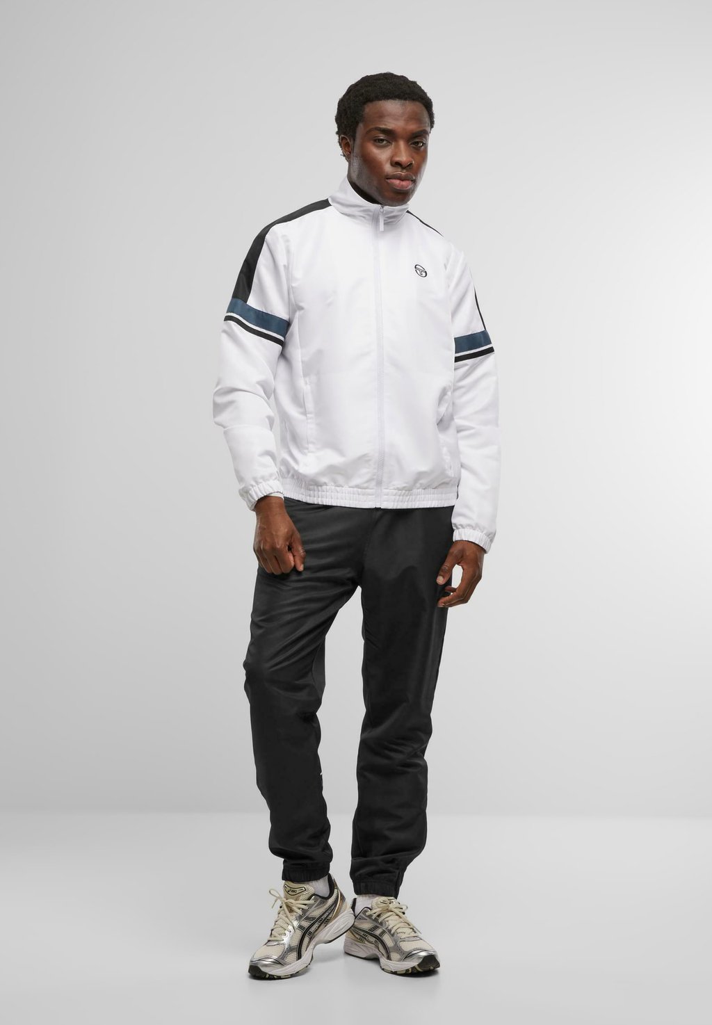 Спортивный костюм CRYO 025 SET Sergio Tacchini, белый
Спортивный костюм CRYO 025 SET Sergio Tacchini, белый