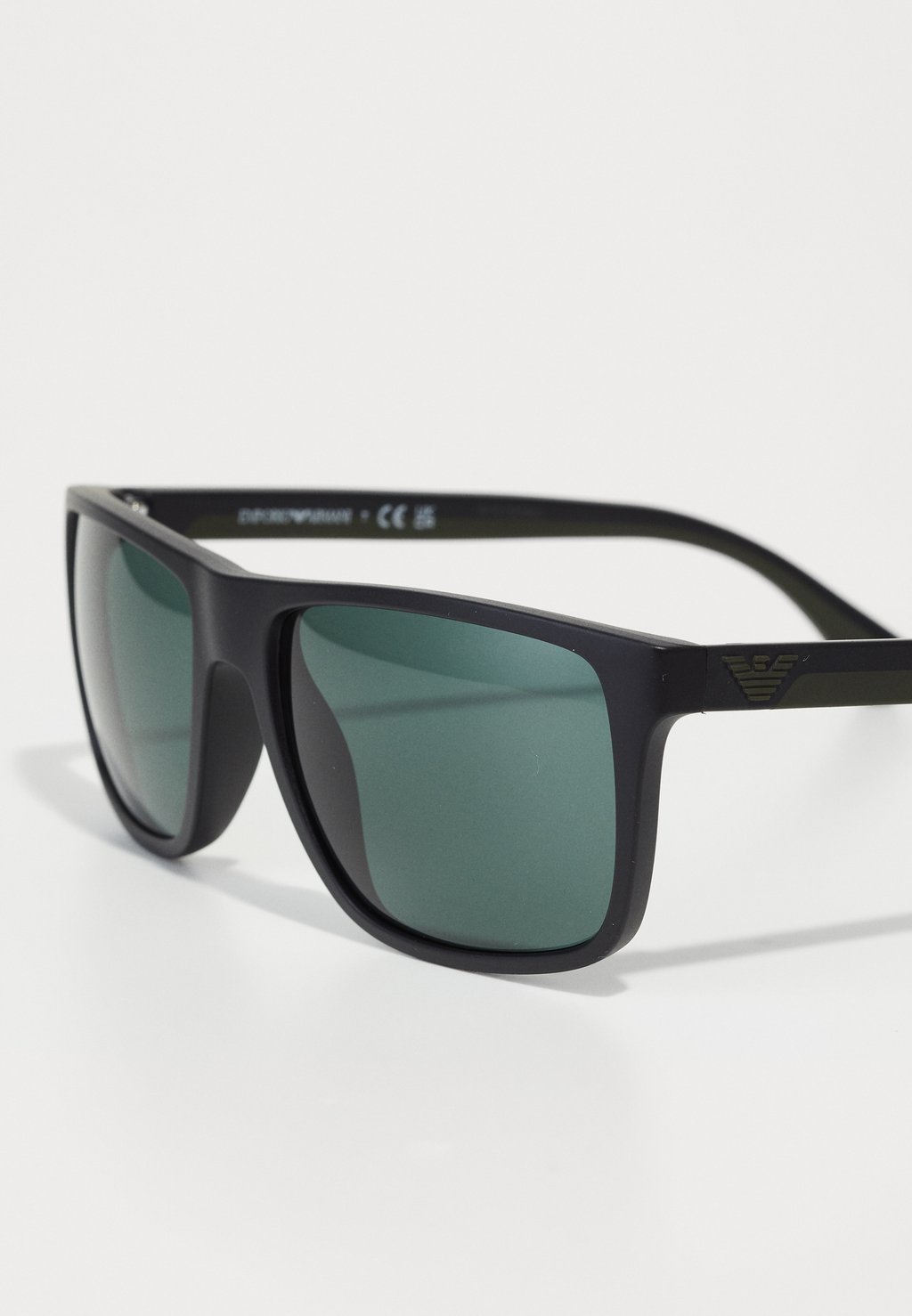 Солнцезащитные очки Emporio Armani, черный
Солнцезащитные очки Emporio Armani, черный