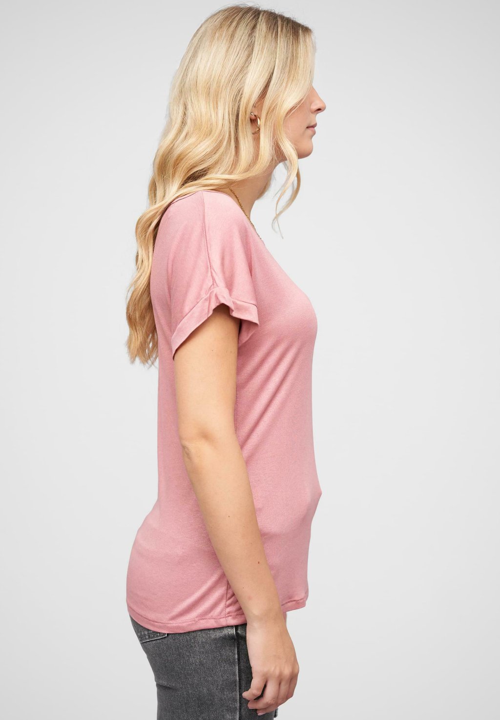 Базовая футболка MIT ÄRMELUMSCHLAG UND RUNDHALS Cloud 5ive, светло-розовый
Базовая футболка MIT ÄRMELUMSCHLAG UND RUNDHALS Cloud 5ive, светло-розовый