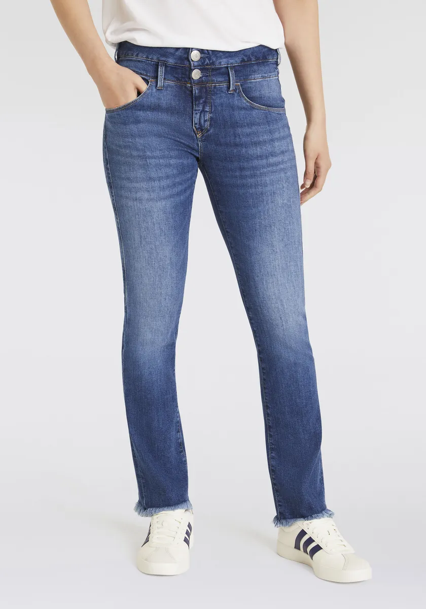 Великолепные джинсы-буткат "Jeans Baby Cropped Org Dnm", укороченной длины с потертым краем Herrlicher, цвет Timeless
Великолепные джинсы-буткат "Jeans Baby Cropped Org Dnm", укороченной длины с потертым краем Herrlicher, цвет Timeless