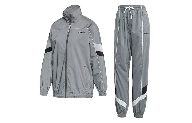 Повседневный комплект женский серый Adidas Originals
Повседневный комплект женский серый Adidas Originals