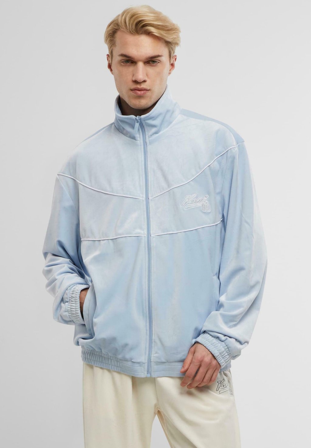 Куртка-бомбер SPORT PATCH ESSENTIAL - Zip-up sweatshirt Karl Kani, светло-голубой, Синий, Куртка-бомбер SPORT PATCH ESSENTIAL - Zip-up sweatshirt Karl Kani, светло-голубой
Куртка-бомбер SPORT PATCH ESSENTIAL - Zip-up sweatshirt Karl Kani, светло-голубой, Синий, Куртка-бомбер SPORT PATCH ESSENTIAL - Zip-up sweatshirt Karl Kani, светло-голубой