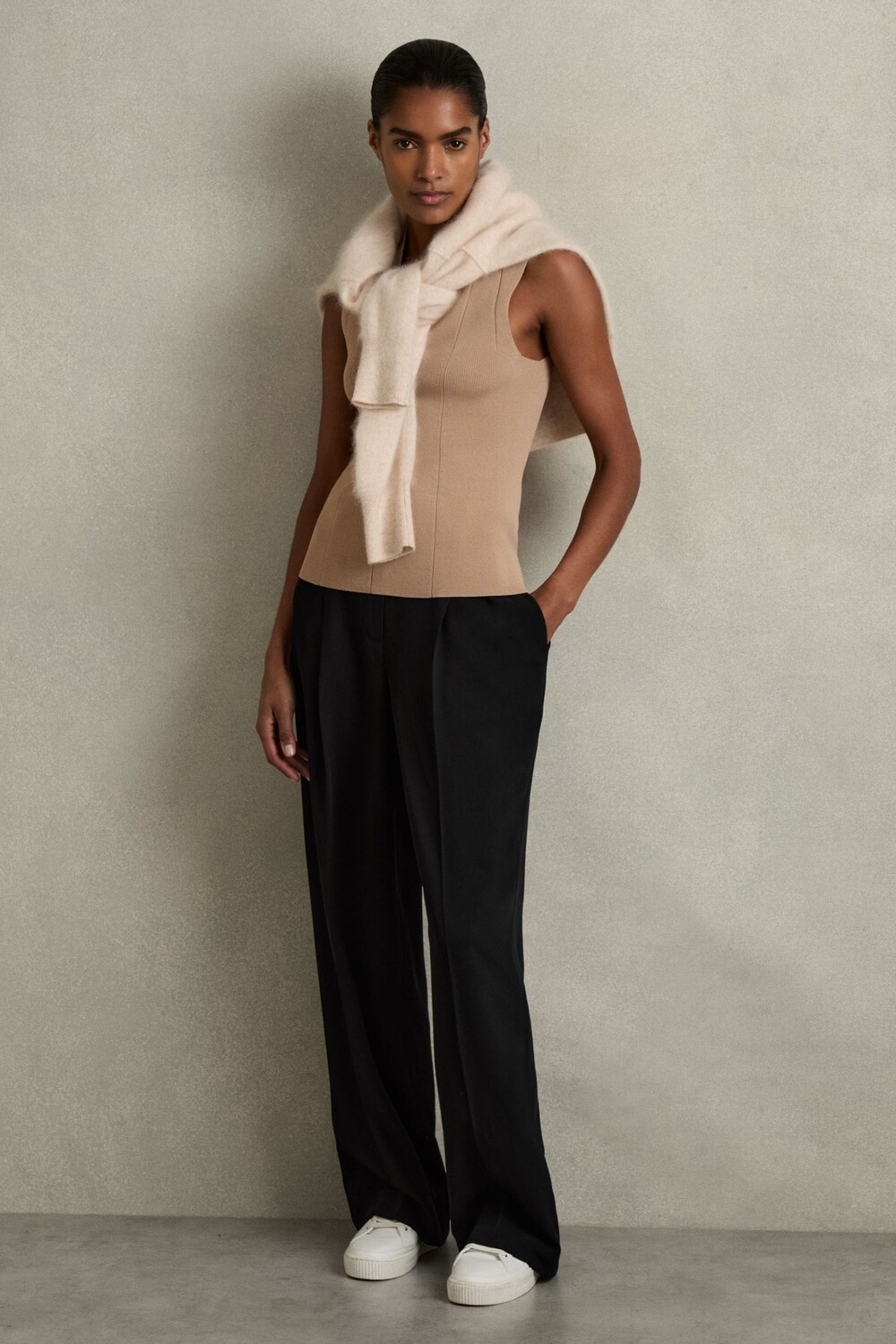 Брюки Eden из твила с широкими штанинами и эластичной талией Reiss, черный
Брюки Eden из твила с широкими штанинами и эластичной талией Reiss, черный