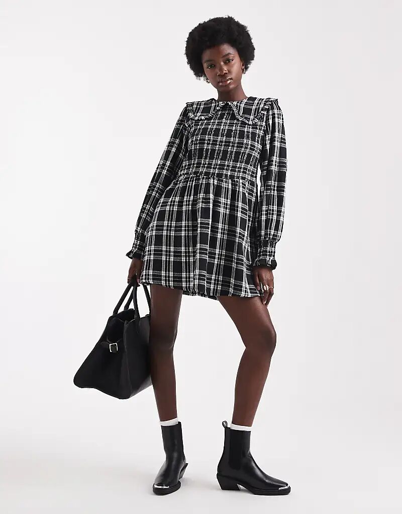 Платье-рубашка-рубашка в клетку с присборенным воротником от Wednesday's Girl черного цвета
Платье-рубашка-рубашка в клетку с присборенным воротником от Wednesday's Girl черного цвета