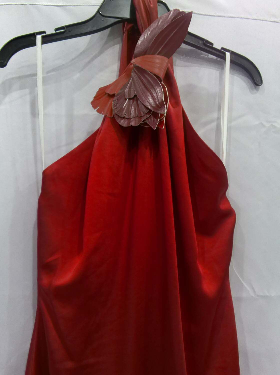 Halston Elegance: Платье Yulia - Идеально для особых случаев, красный
Halston Elegance: Платье Yulia - Идеально для особых случаев, красный