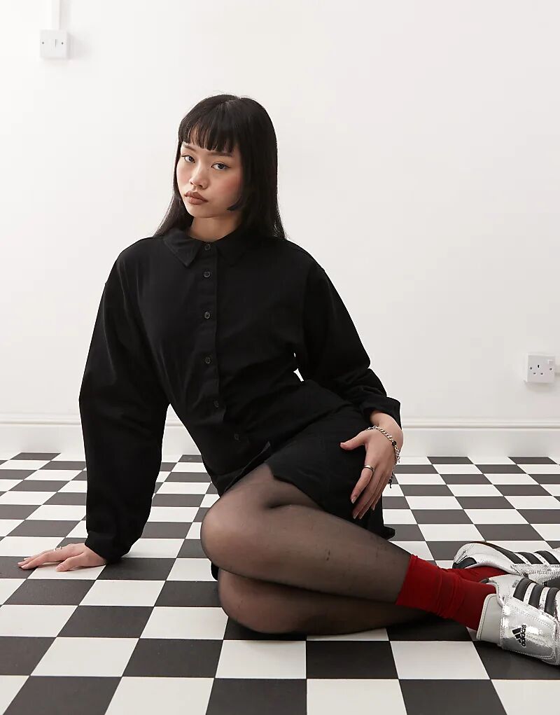 COLLUSION мини-платье-рубашка из твила с фигурными рукавами черного цвета
COLLUSION мини-платье-рубашка из твила с фигурными рукавами черного цвета