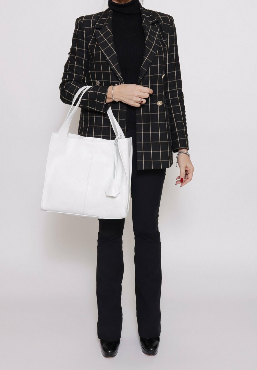 Сумка-шоппер Chiara Ferretti SHOULDER, D Bianco/White
Сумка-шоппер Chiara Ferretti SHOULDER, D Bianco/White