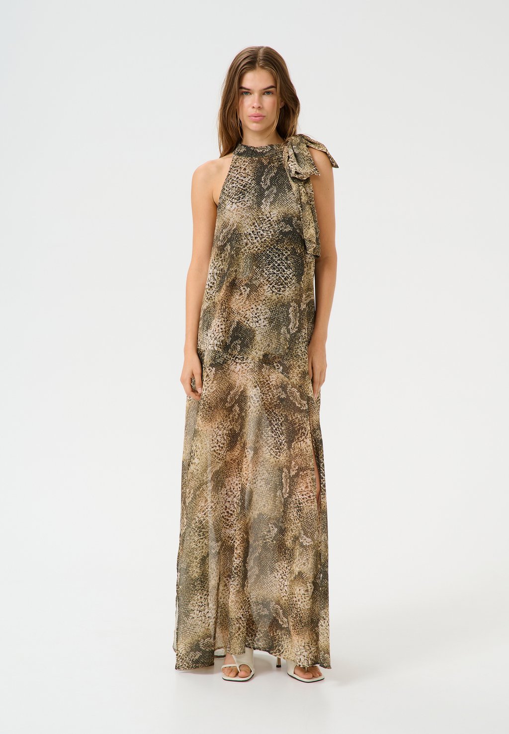 Платье макси Gestuz, бежевый
Платье макси Gestuz, бежевый