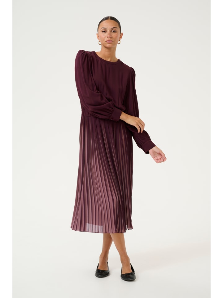 CULTURE Трикотажное платье CUcarly, свободный крой, расцветка Oldrose/Winetasting Stripe
CULTURE Трикотажное платье CUcarly, свободный крой, расцветка Oldrose/Winetasting Stripe