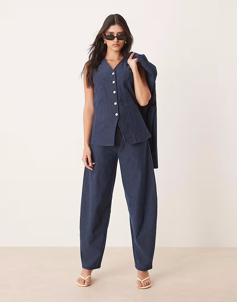 Джинсовые брюки-бочонки Asos Design, темно-синий
Джинсовые брюки-бочонки Asos Design, темно-синий