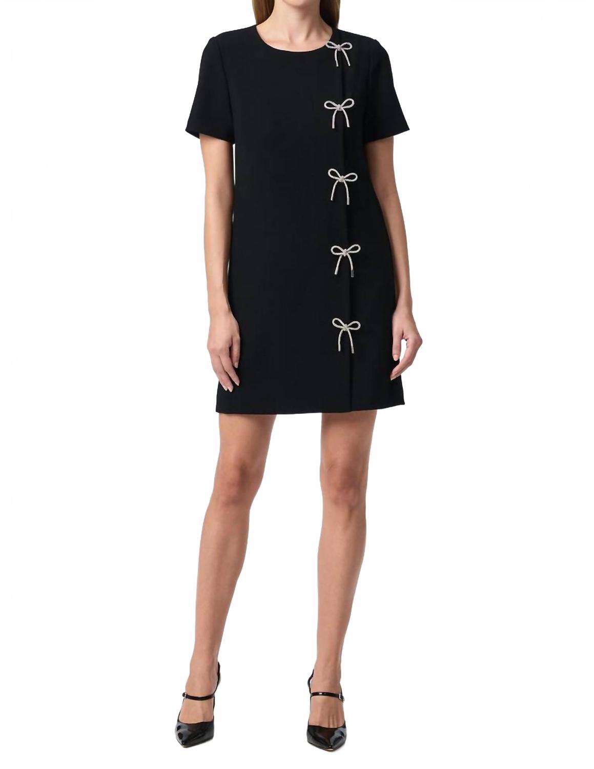 Trina Turk Платье «Бриллианты, хрустальные банты» черного цвета
Trina Turk Платье «Бриллианты, хрустальные банты» черного цвета