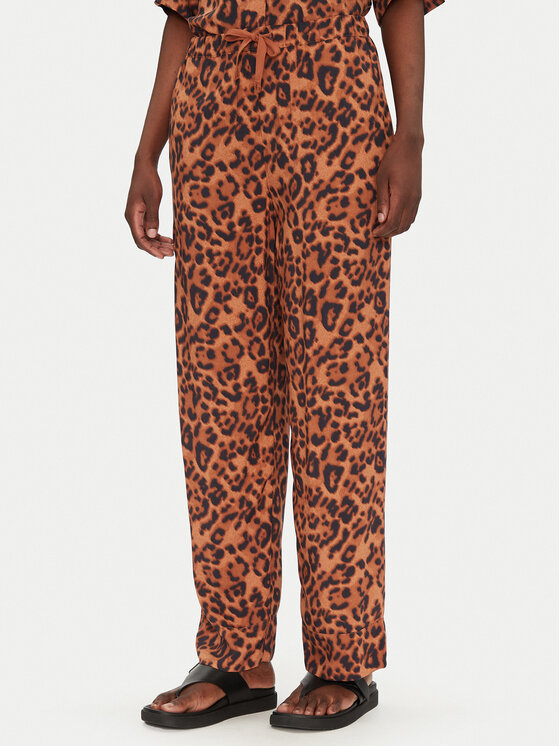 Брюки свободного кроя Explore C18SE0 Chantelle, коричневый
Брюки свободного кроя Explore C18SE0 Chantelle, коричневый