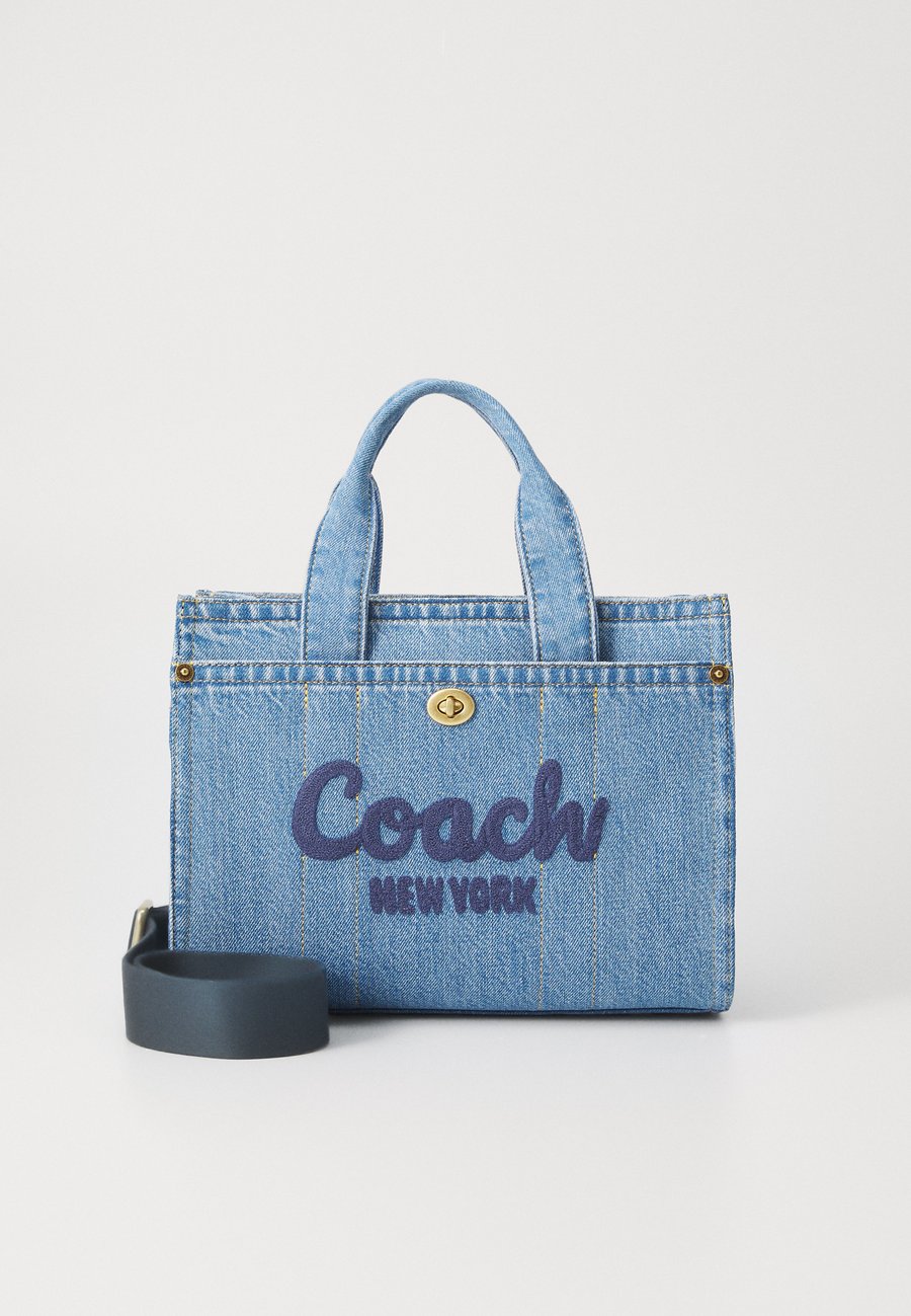 Сумка COACH CARGO TOTE BAG 26, Indigo/Light Blue
Сумка COACH CARGO TOTE BAG 26, Indigo/Light Blue
