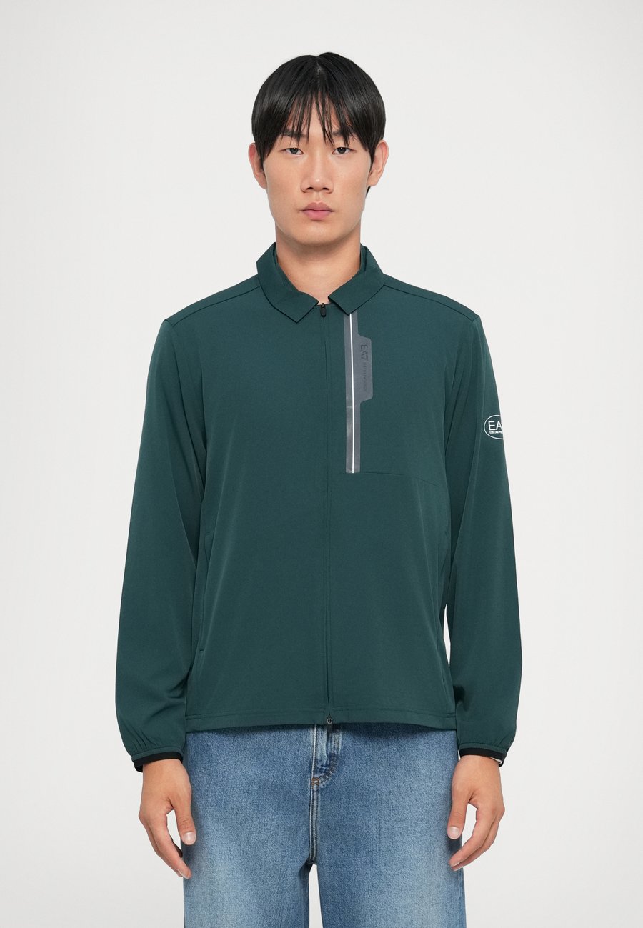 Куртка EA7 Emporio Armani GOLF PRO, Ponderosa/Evergreen
Куртка EA7 Emporio Armani GOLF PRO, Ponderosa/Evergreen