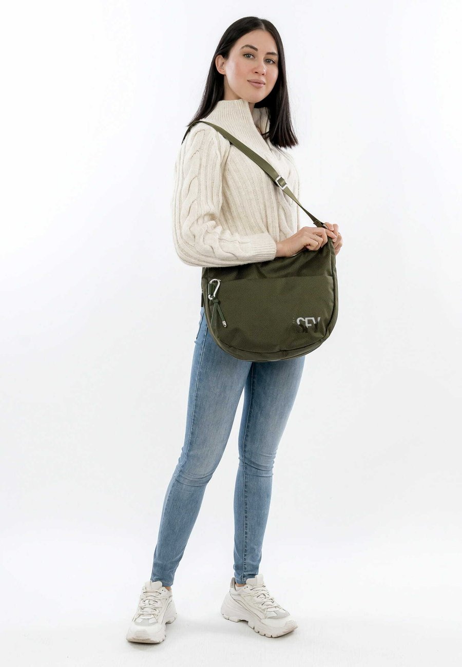 Сумка кросс-боди SURI FREY Cross body bag, Forest/Green
Сумка кросс-боди SURI FREY Cross body bag, Forest/Green