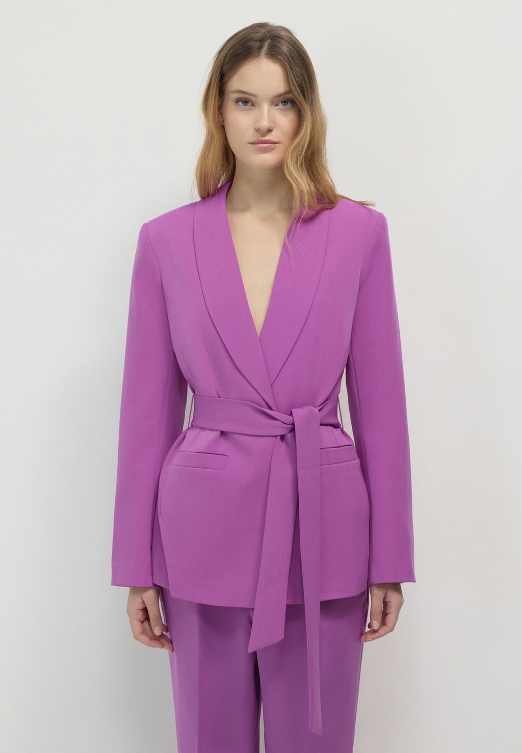 Блейзер MONOPETTO CON FUSCIACCA Calliope, лиловый
Блейзер MONOPETTO CON FUSCIACCA Calliope, лиловый
