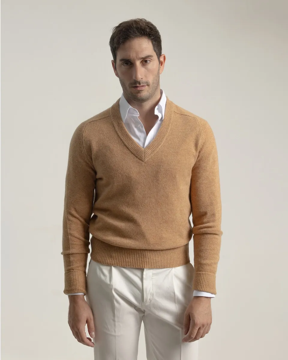 Мужской свитер из шерсти с винтажным воротником PuroEgo, песочный
Мужской свитер из шерсти с винтажным воротником PuroEgo, песочный