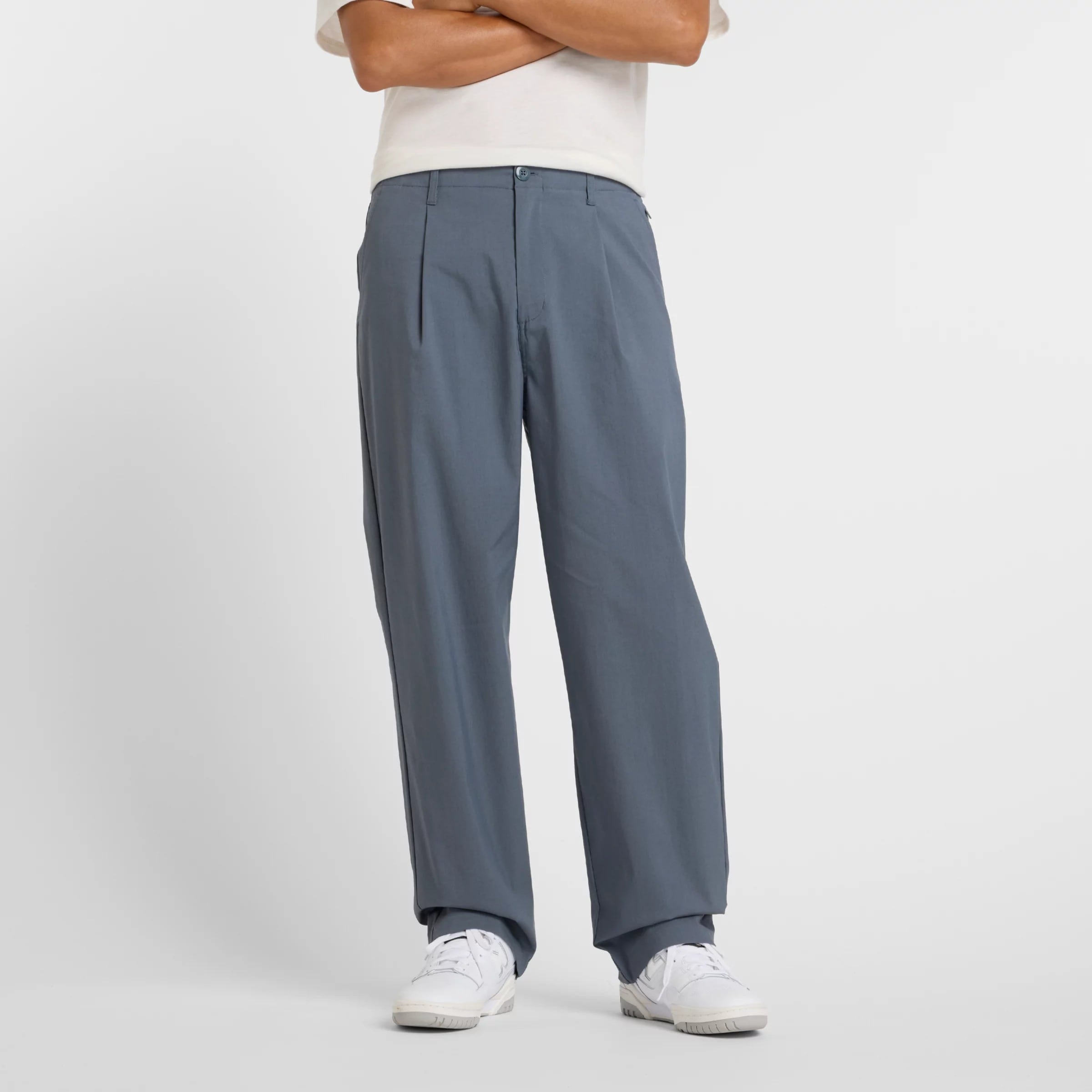New balance Широкие брюки 'Athletics' в цвете Opal
New balance Широкие брюки 'Athletics' в цвете Opal