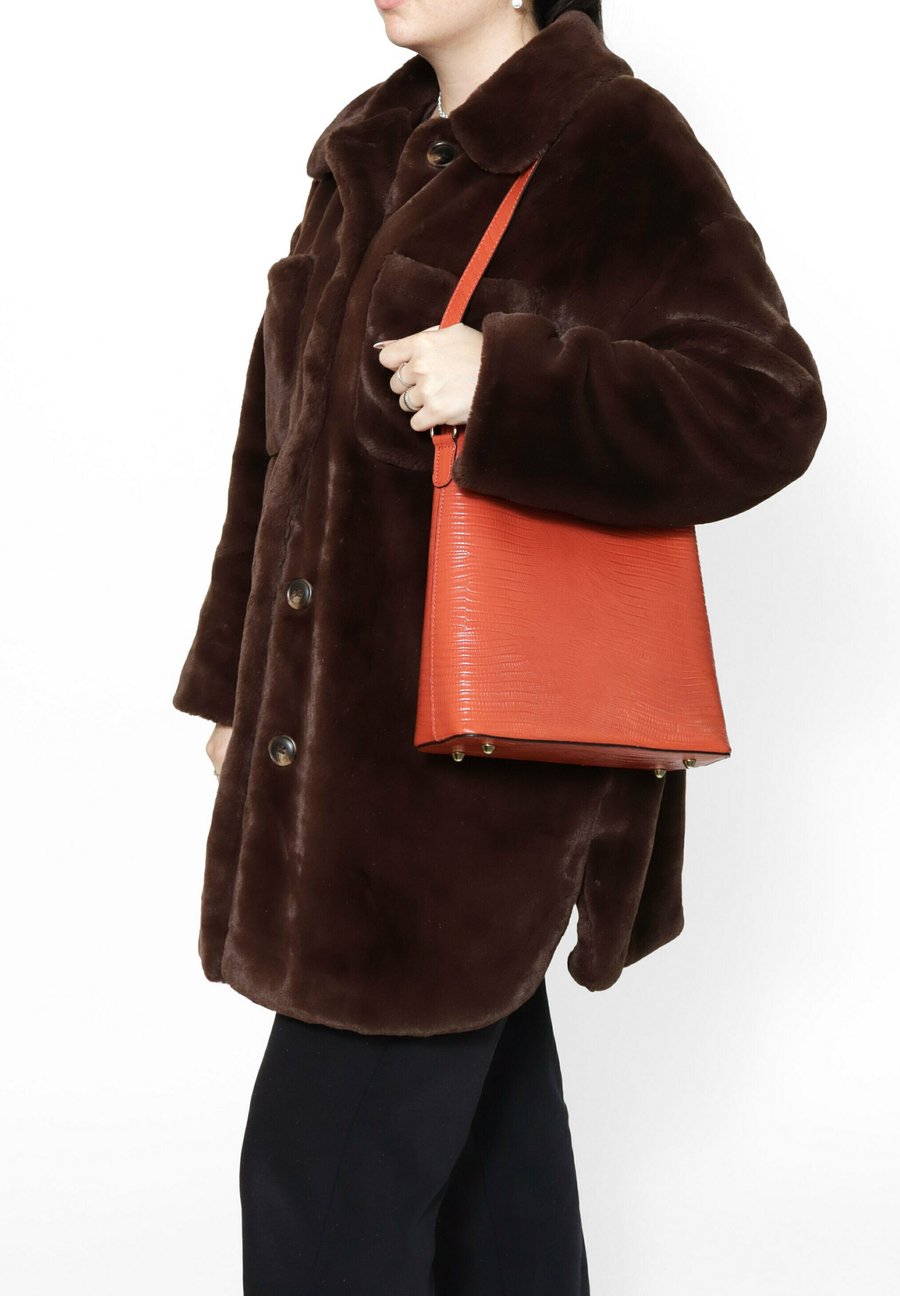 Сумка Chiara Ferretti SHOULDER, Lu35_Mattone_Dark_Orange/Orange
Сумка Chiara Ferretti SHOULDER, Lu35_Mattone_Dark_Orange/Orange