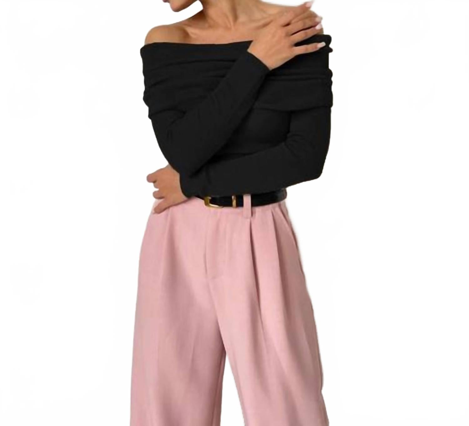 Топ с открытыми плечами в черном ониксе Sweetkama
Топ с открытыми плечами в черном ониксе Sweetkama