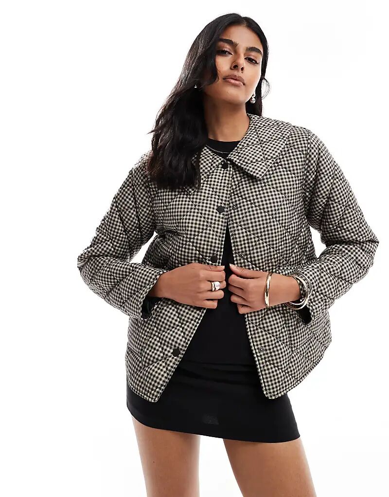 ONLY стеганая куртка с воротником в бежевую клетку
ONLY стеганая куртка с воротником в бежевую клетку