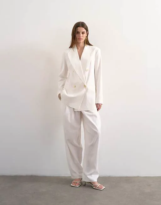 Белые льняные брюки-бочонки Topshop
Белые льняные брюки-бочонки Topshop