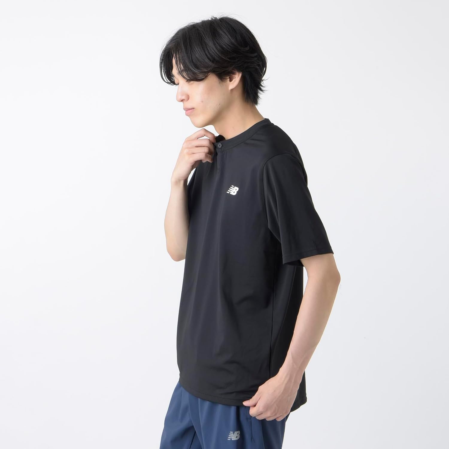 Мужская теннисная футболка New Balance (MT41403), турнирная футболка для мужчин, черный
Мужская теннисная футболка New Balance (MT41403), турнирная футболка для мужчин, черный