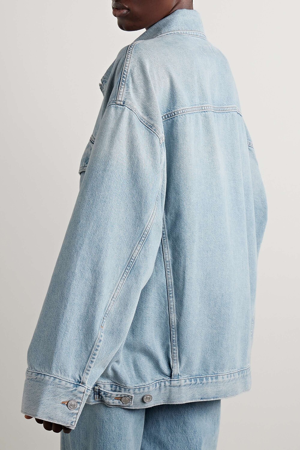 AGOLDE + NET SUSTAIN Wayne объемная джинсовая куртка из органического денима, деним
AGOLDE + NET SUSTAIN Wayne объемная джинсовая куртка из органического денима, деним