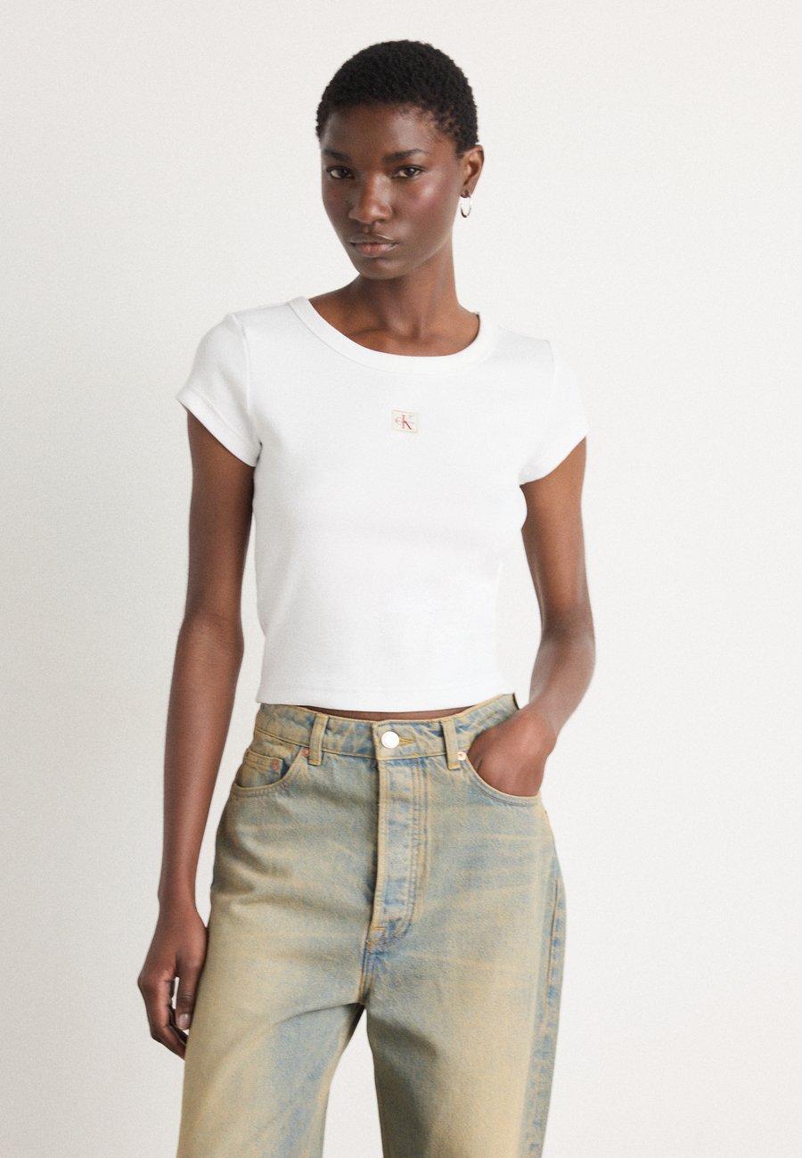 Футболка Calvin Klein Jeans TEE, Brilliant White/White, Белый, Футболка Calvin Klein Jeans TEE, Brilliant White/White
Футболка Calvin Klein Jeans TEE, Brilliant White/White, Белый, Футболка Calvin Klein Jeans TEE, Brilliant White/White